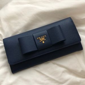 prada saffiano leather wallet